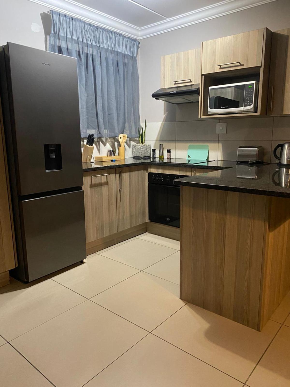 Black Olive Haven Apartment แซนด์ตัน ภายนอก รูปภาพ